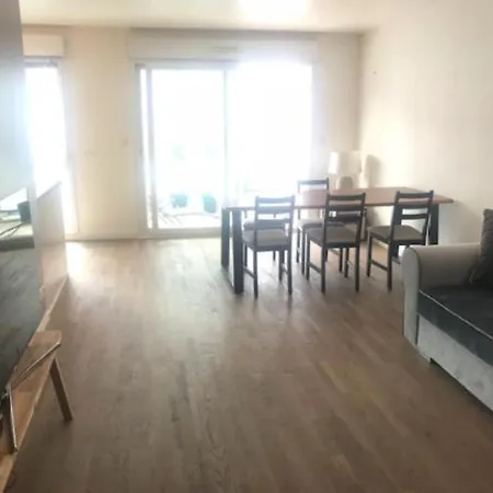Spacious Modern 2 Bedroom Flat Great Location Old Town + Annecy