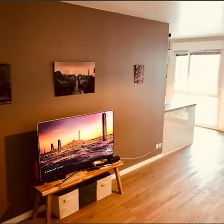 Spacious Modern 2 Bedroom Flat Great Location Old Town + *